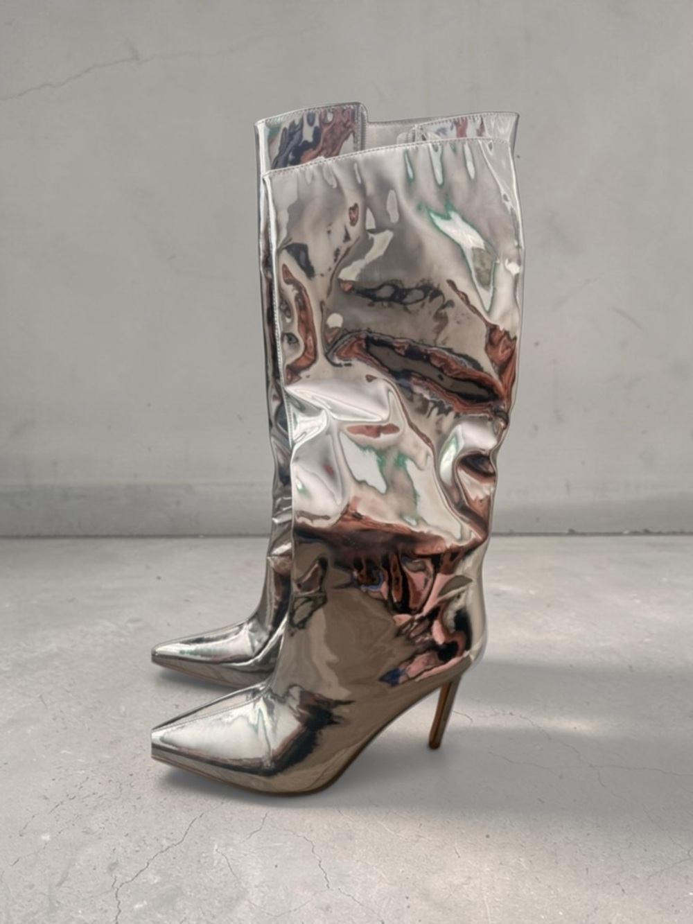 Size 8 / Silver Metallic Pointed-Toe Women's Knee Boots - Picture 3 of 4